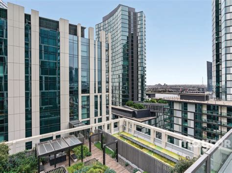 1210E/888 Collins Street Docklands VIC 3008 .